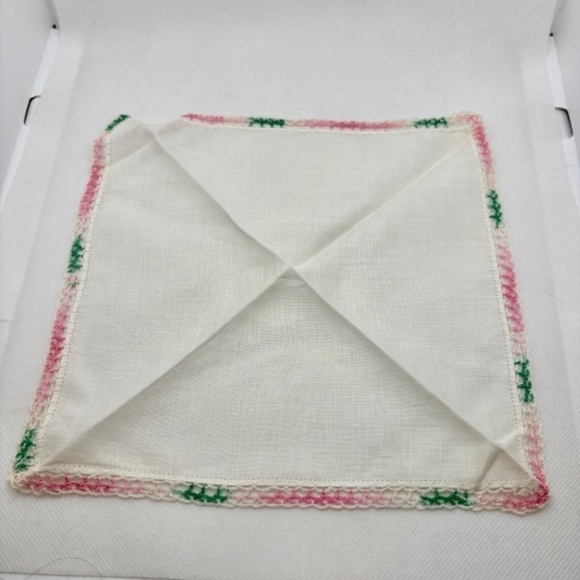 Vintage Linen Pocket Squares with Delicate Crochet Edge, with Box, Circa 1940s - Picture 5 of 7